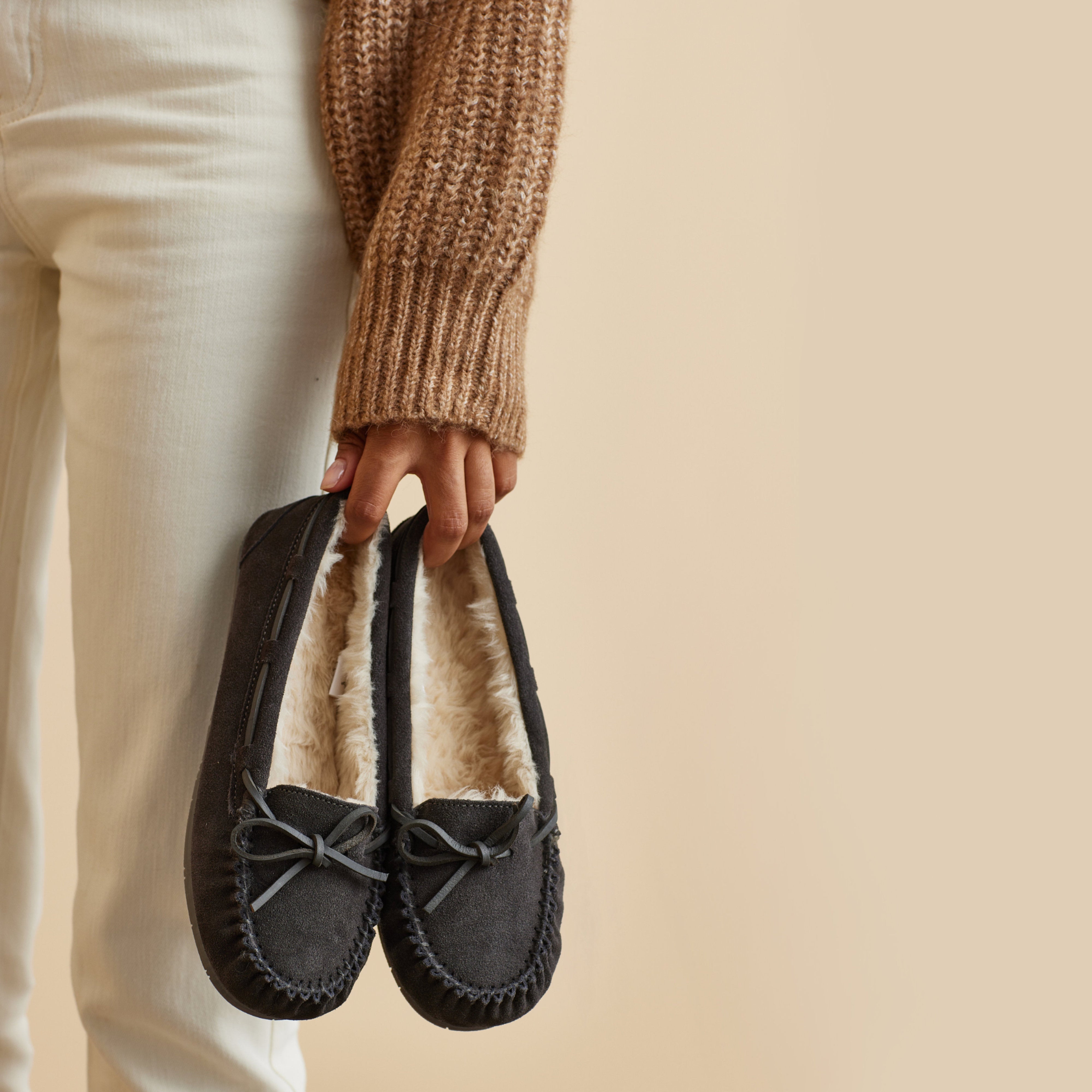 Women Indoor and Outdoor Suede Cozy Slipper Moccasin